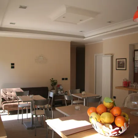 Oda ve Kahvaltı Giacomino 4*