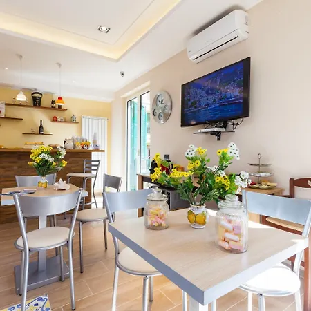 Giacomino Oda ve Kahvaltı